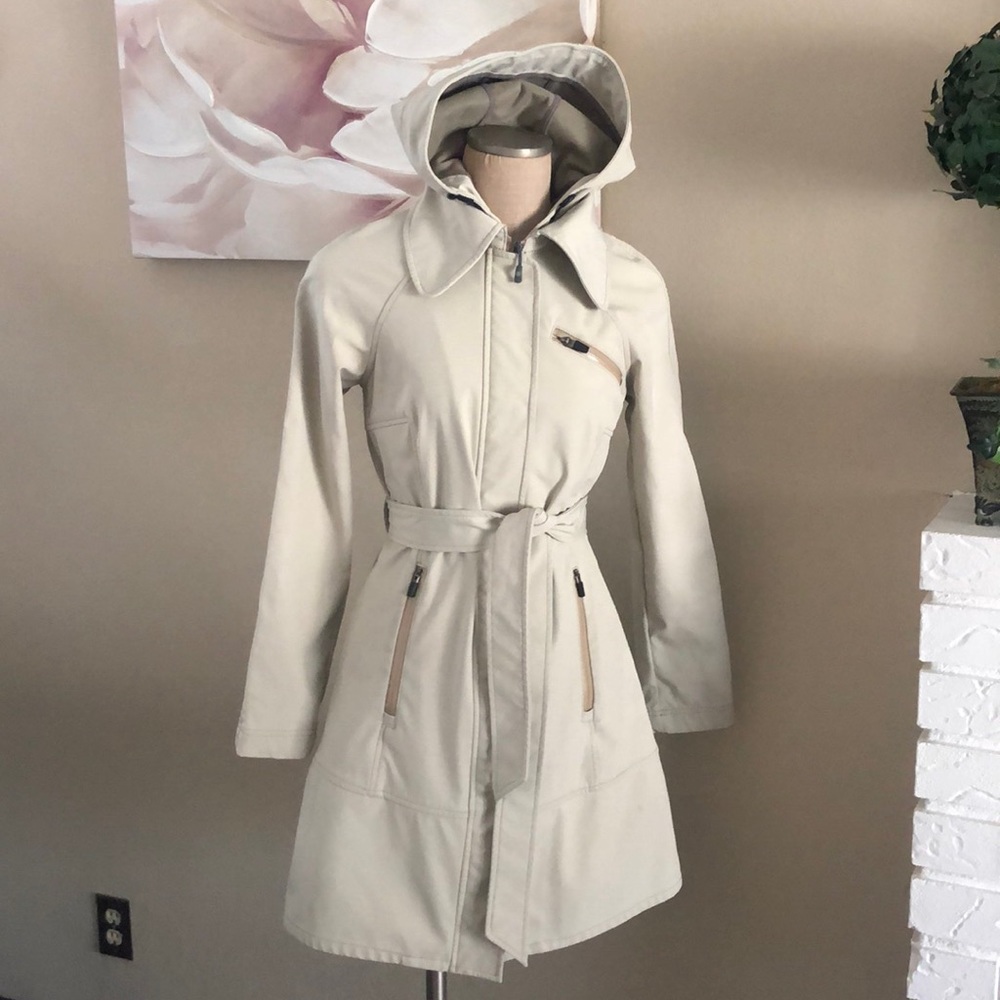 Athleta water resistant insulated coat back pleats fitted jacket